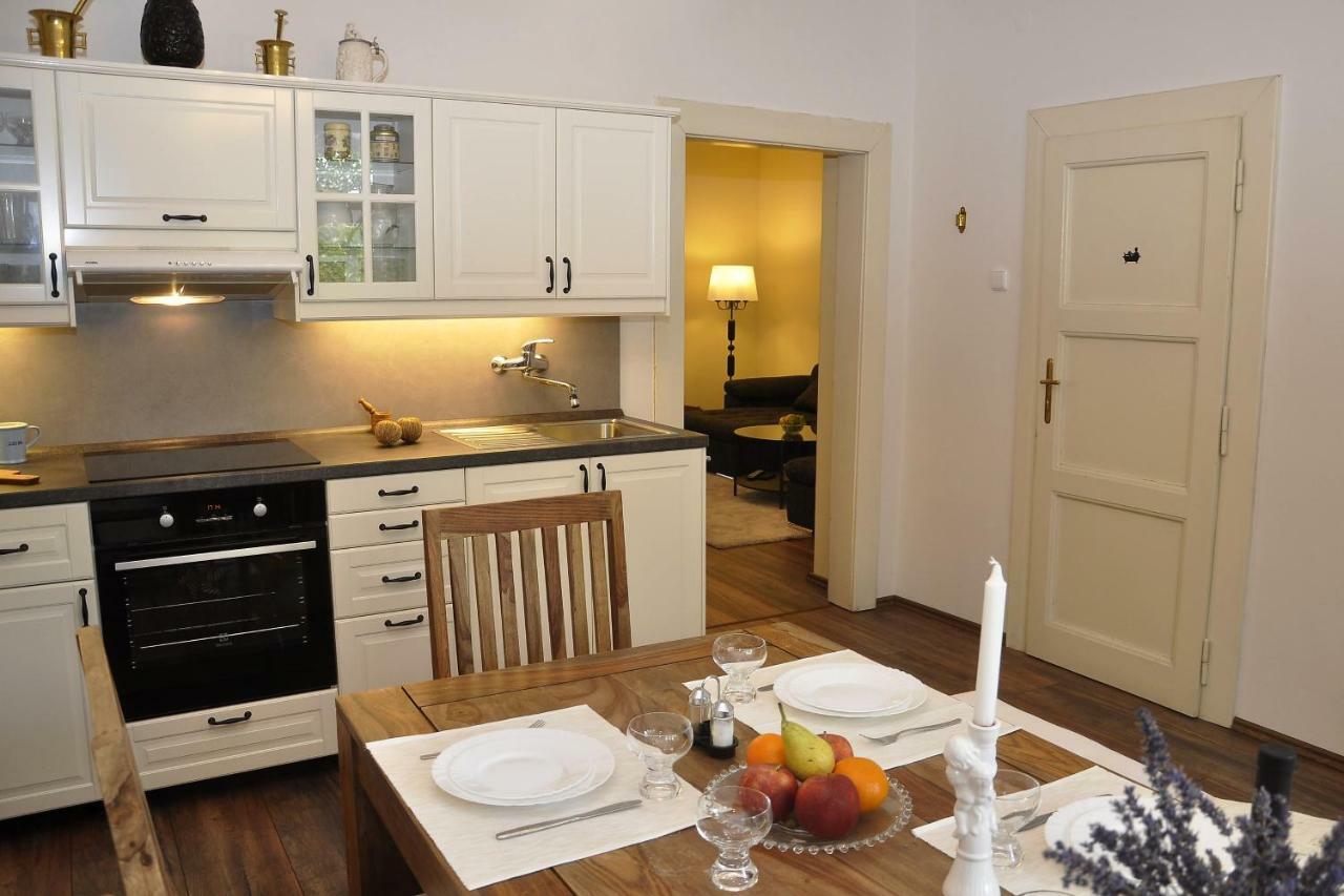 Atmospheric Quiet Apartment Prague Luaran gambar