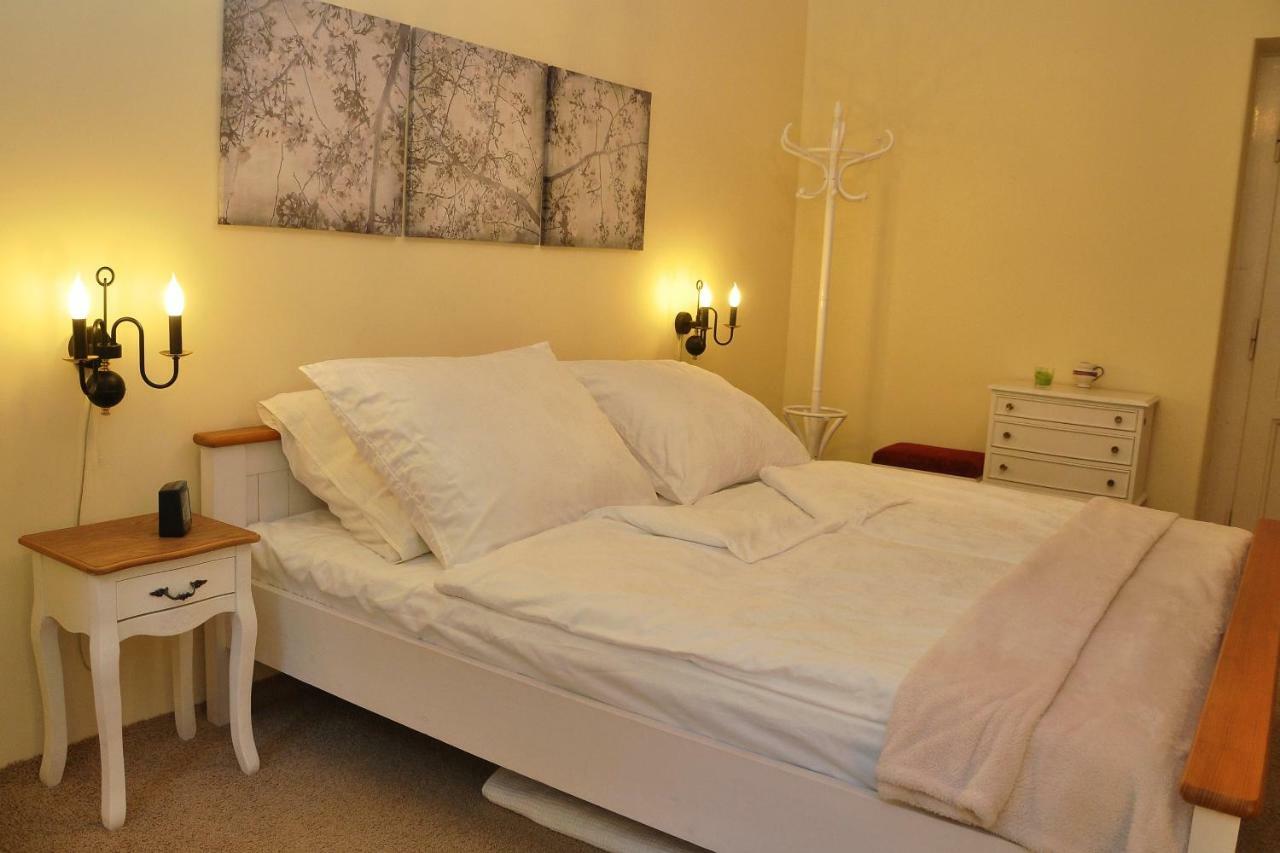 Atmospheric Quiet Apartment Prague Luaran gambar